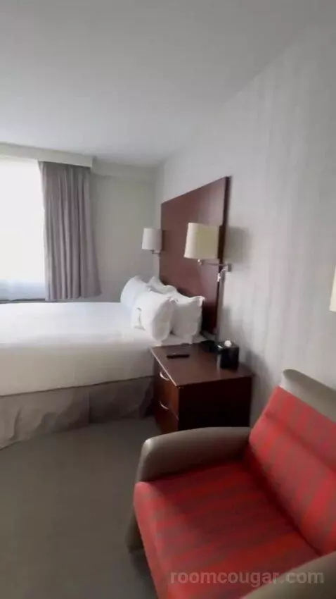 Standard Queen Room bed picture #3