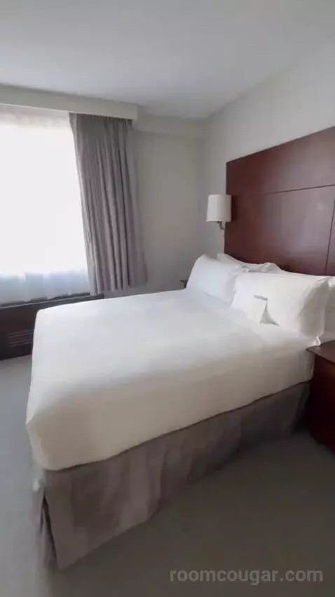 Standard Queen Room bed picture #5