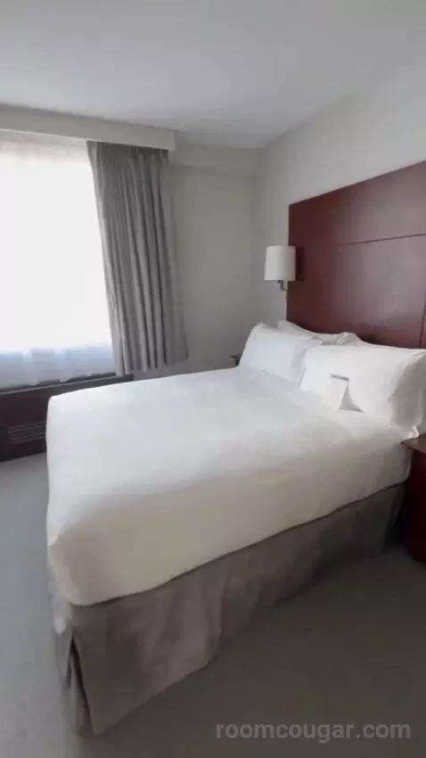 Standard Queen Room bed picture #6