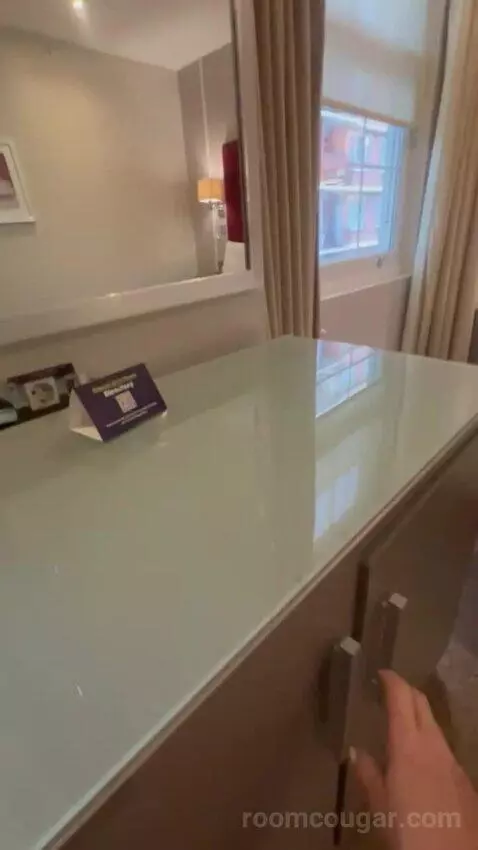 Standard Queen Room picture #11