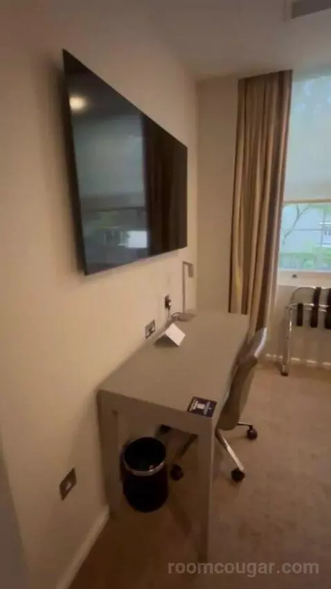 Standard Queen Room picture #14