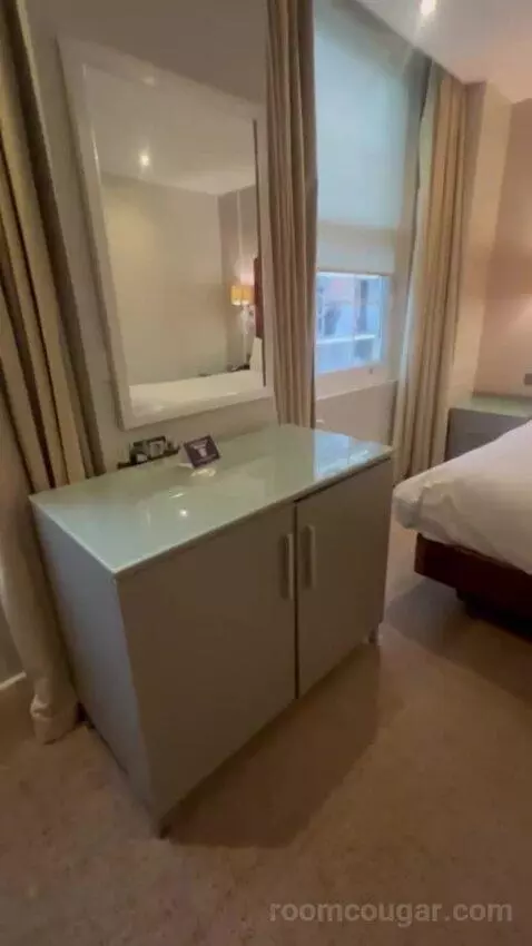 Standard Queen Room picture #10