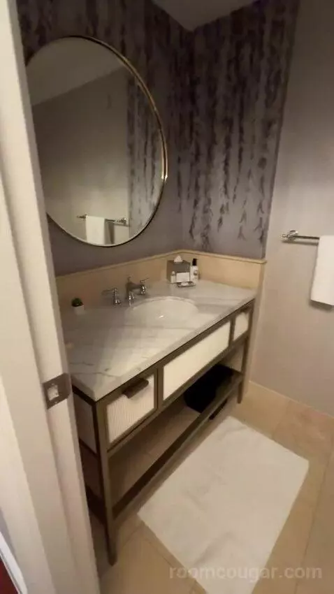 Uptown Suite bathroom picture #11