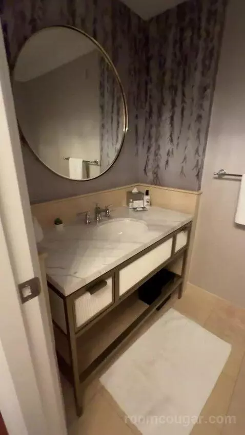 Uptown Suite bathroom picture #12