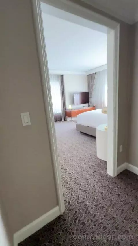 Uptown Suite bed picture #2
