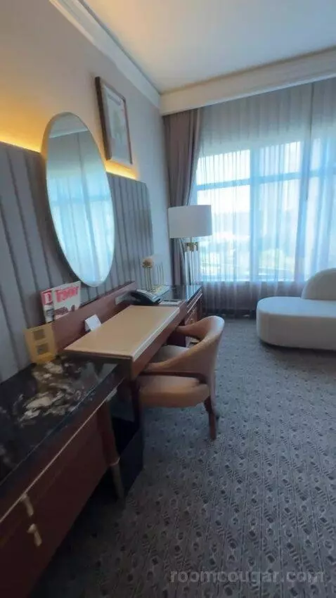 Deluxe King Room bed picture #5