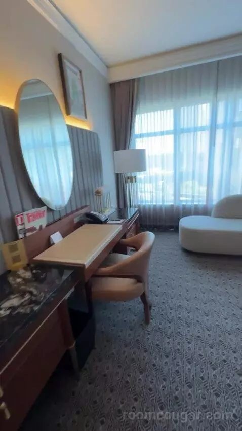 Deluxe King Room bed picture #6
