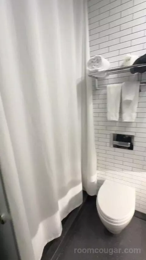 Bunk Pod bathroom picture #1