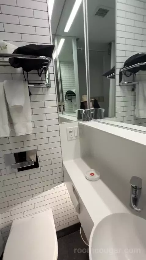 Bunk Pod bathroom picture #3