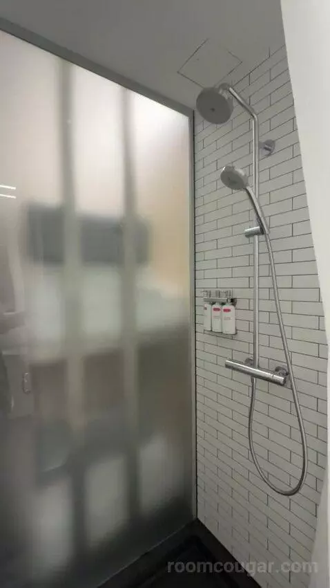 Bunk Pod bathroom picture #7