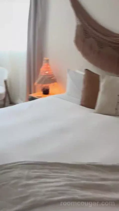 Deluxe King Room bed picture #9