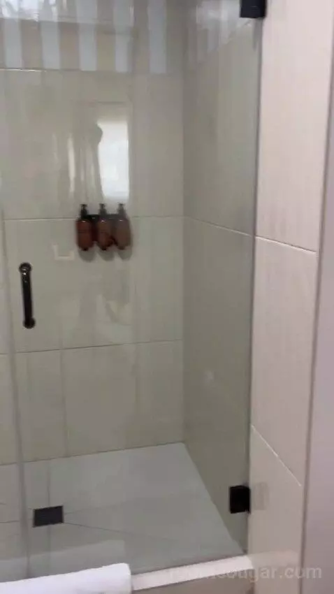 Deluxe King Room bathroom picture #9