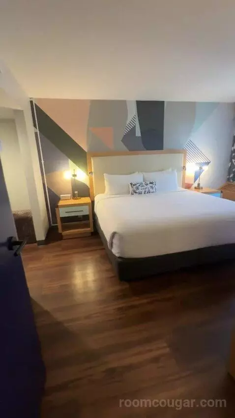 King Suite bed picture #6
