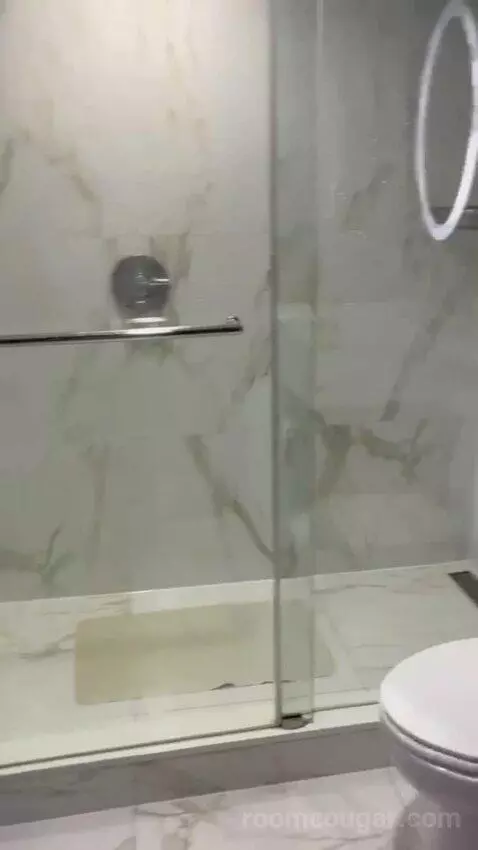 King Room bathroom picture #6