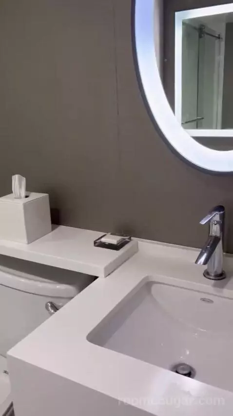 King Room bathroom picture #11