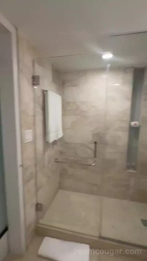 King Room with Ocean View and Balcony bathroom picture #11