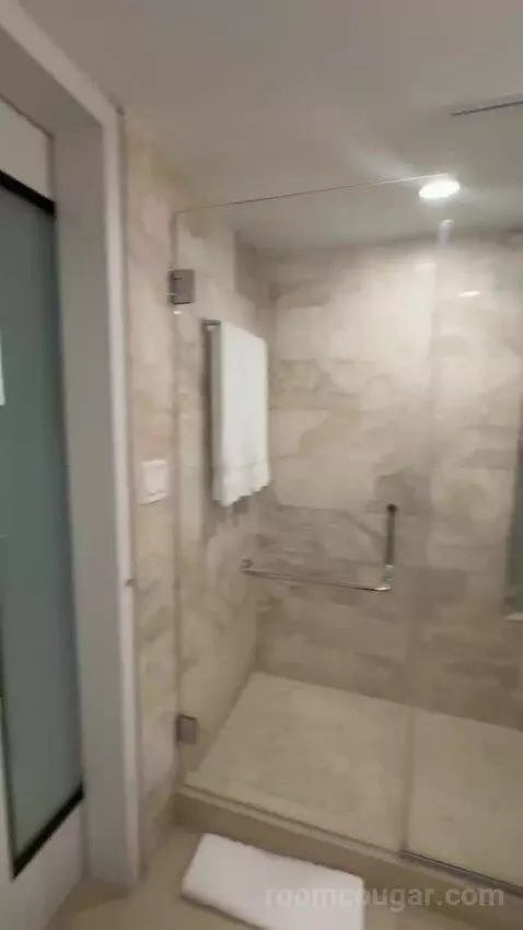 King Room with Ocean View and Balcony bathroom picture #12