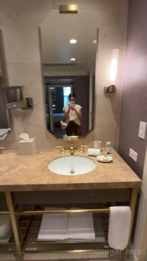 Mansion Suite bathroom picture #7