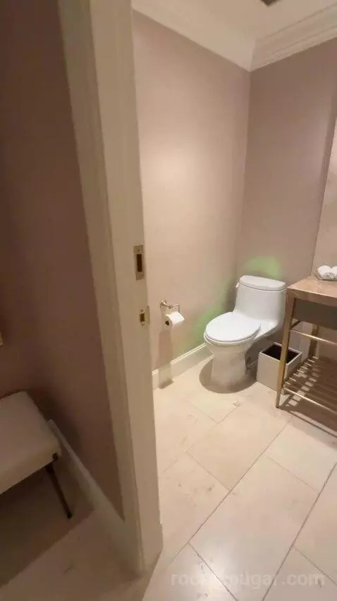 Turtle Creek Suite bathroom picture #1