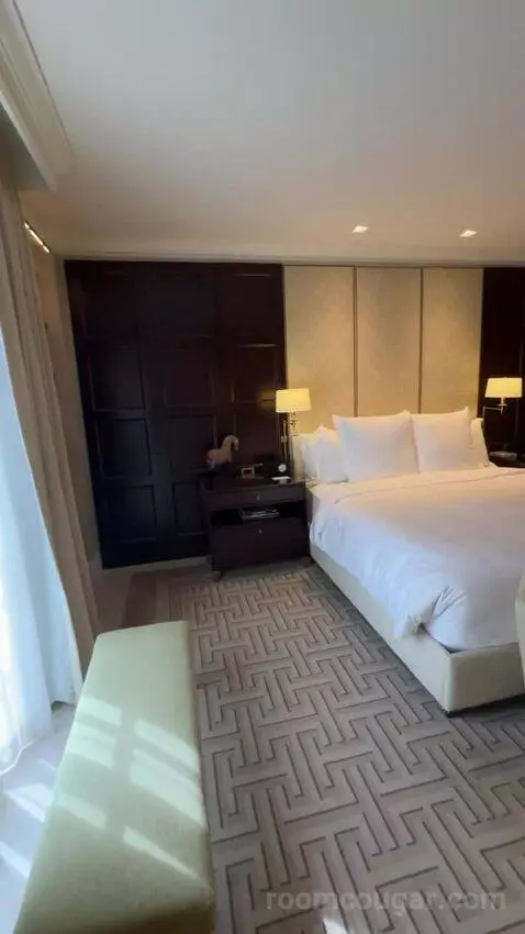 Turtle Creek Suite bed picture #5