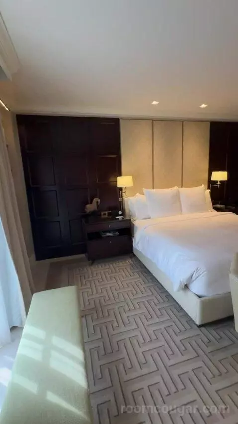 Turtle Creek Suite bed picture #6