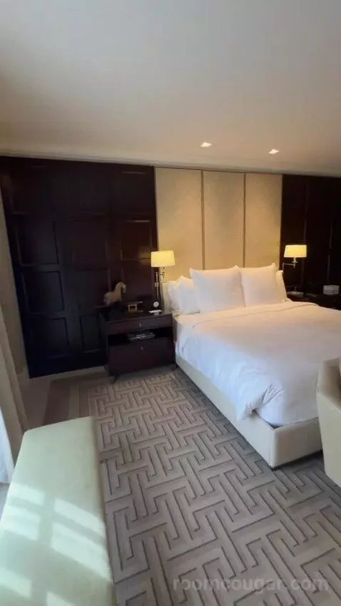 Turtle Creek Suite bed picture #7