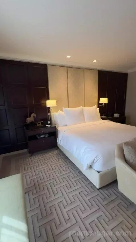 Turtle Creek Suite bed picture #9
