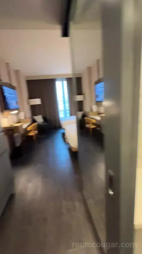 Standard Guest Room with 2 Queen, City View bed picture #4