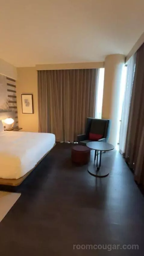 Junior King Suite bed picture #6