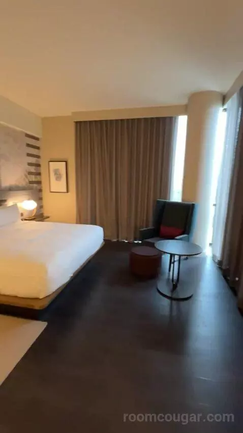 Junior King Suite bed picture #7