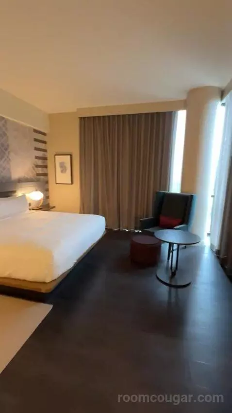 Junior King Suite bed picture #8