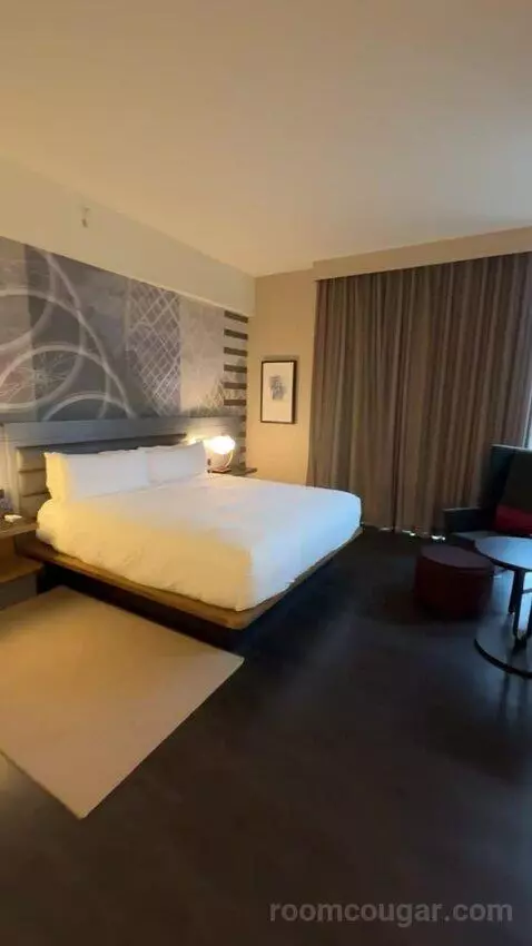 Junior King Suite bed picture #9