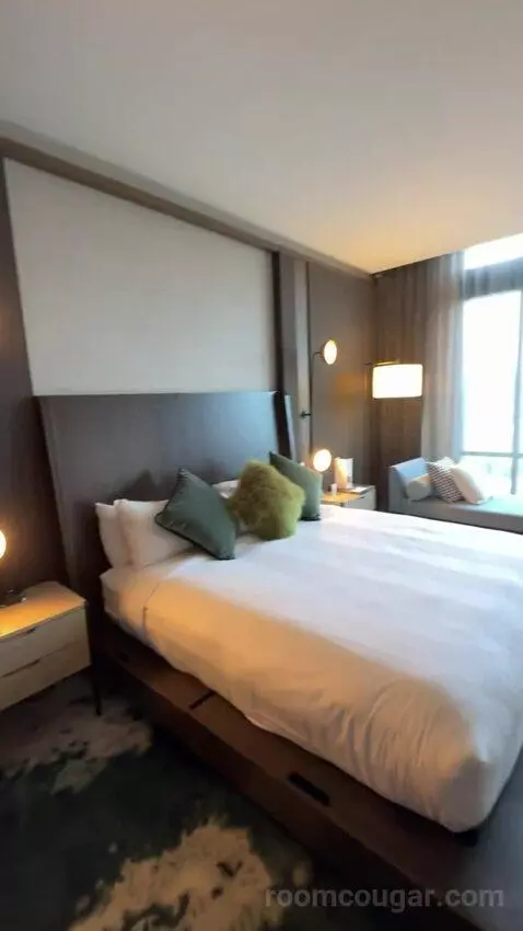 Presidential Suite bed picture #1