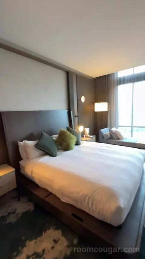 Presidential Suite bed picture #2