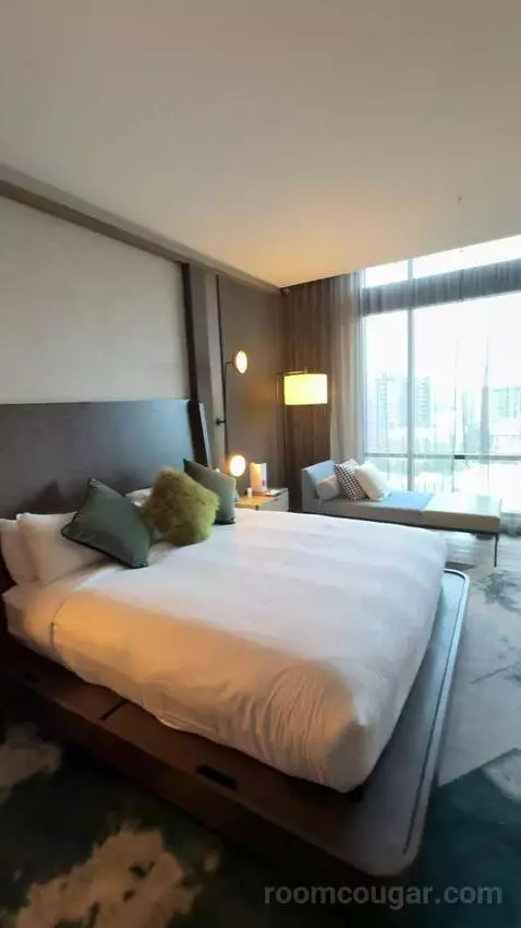 Presidential Suite bed picture #4
