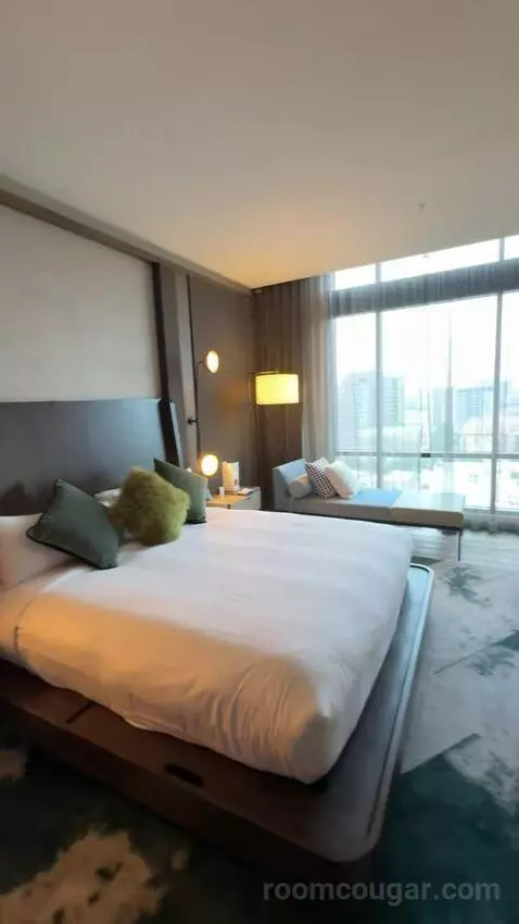 Presidential Suite bed picture #5