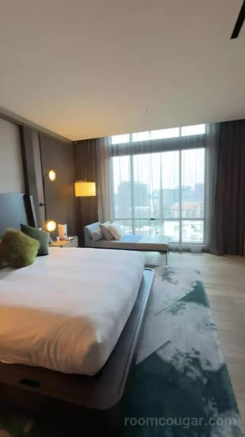 Presidential Suite bed picture #8