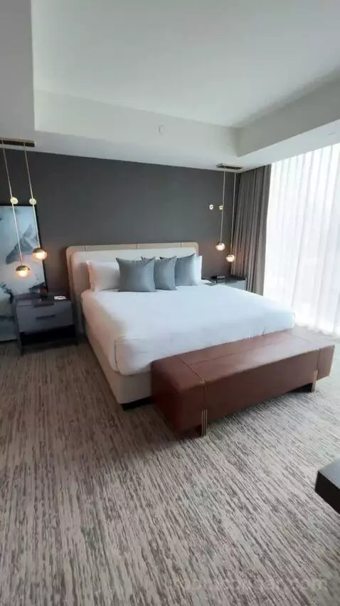 Vice Presidential Suite bed picture #5
