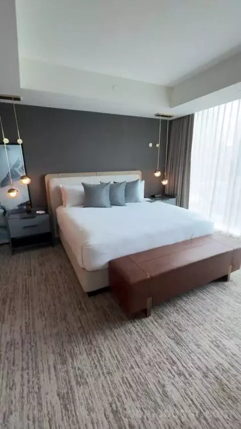 Vice Presidential Suite bed picture #6