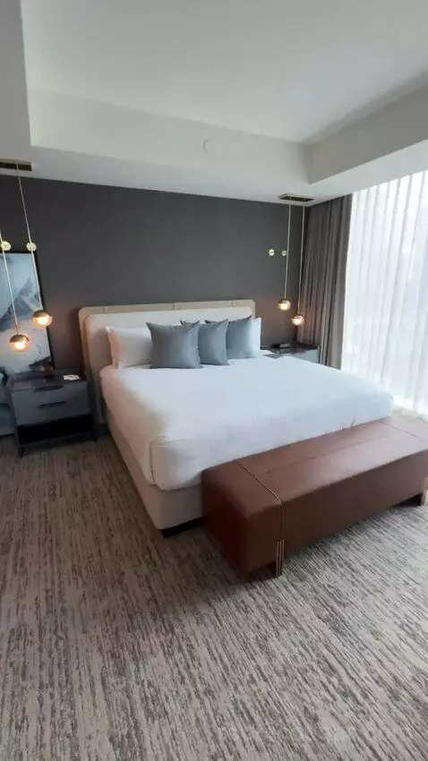 Vice Presidential Suite bed picture #7