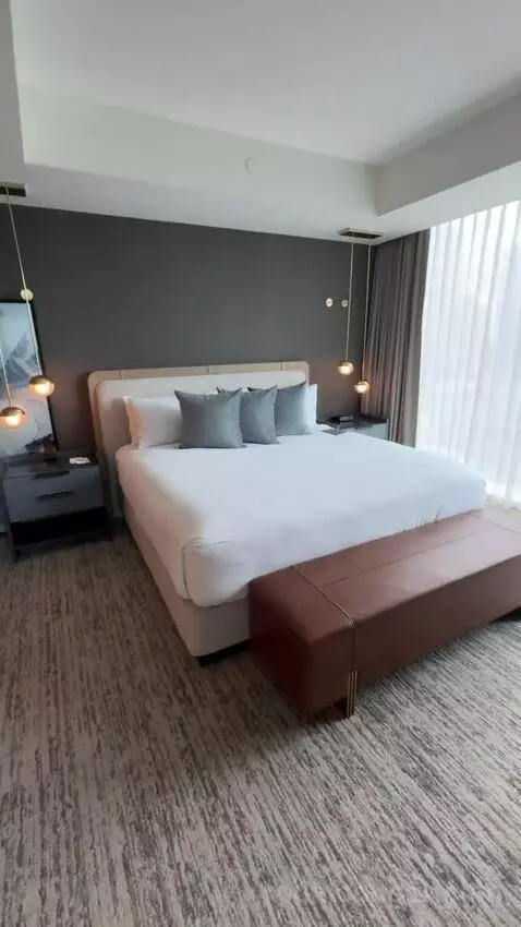 Vice Presidential Suite bed picture #8