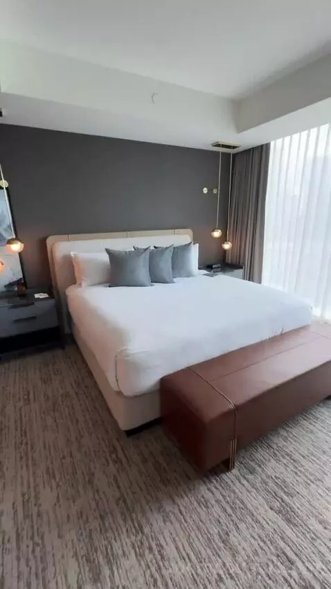 Vice Presidential Suite bed picture #9