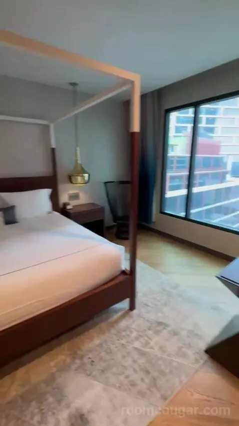 Presidential Suite bed picture #7