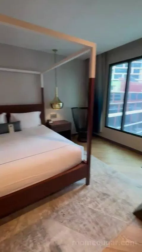Presidential Suite bed picture #8