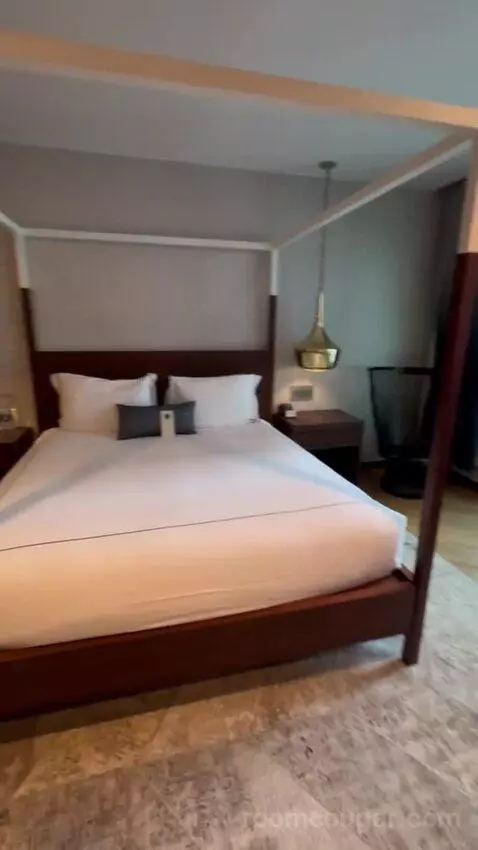 Presidential Suite bed picture #11