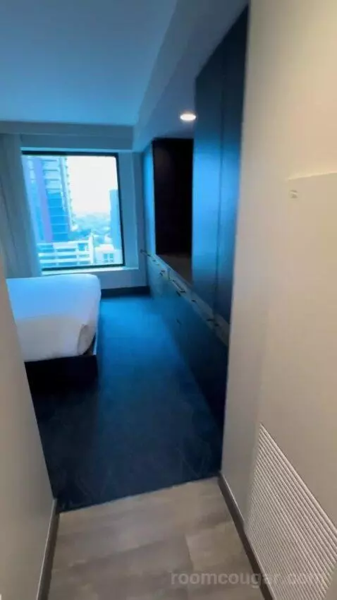 One-Bedroom Suite bathroom picture #12