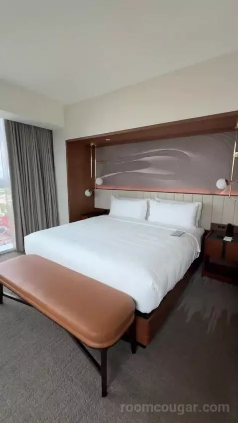 Museum Suite bed picture #1