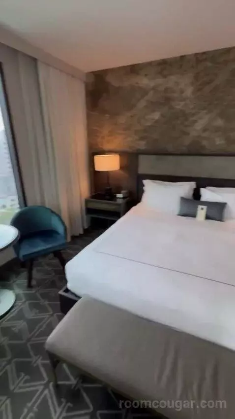 Junior Suite bed picture #1