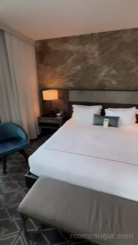 Junior Suite bed picture #2