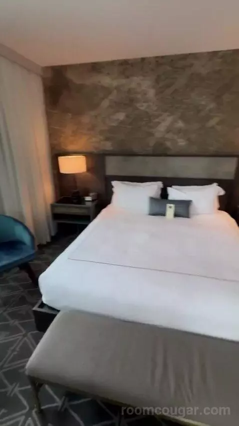Junior Suite bed picture #3